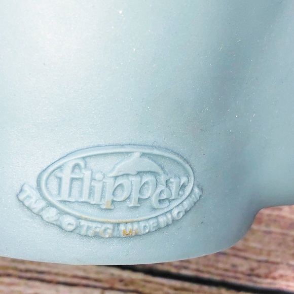 Vintage FLIPPER The DOLPHIN Movie Squirting Rubber Hand Puppet Pizza Hut 1996 - Picture 7 of 9